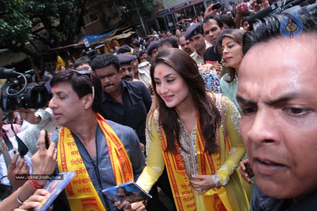 Kareena Heroine Music Launch at Siddhivinayak Temple - 32 / 45 photos