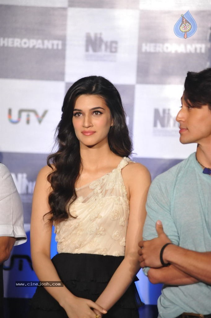 Heropanti First Look Launch - 18 / 93 photos