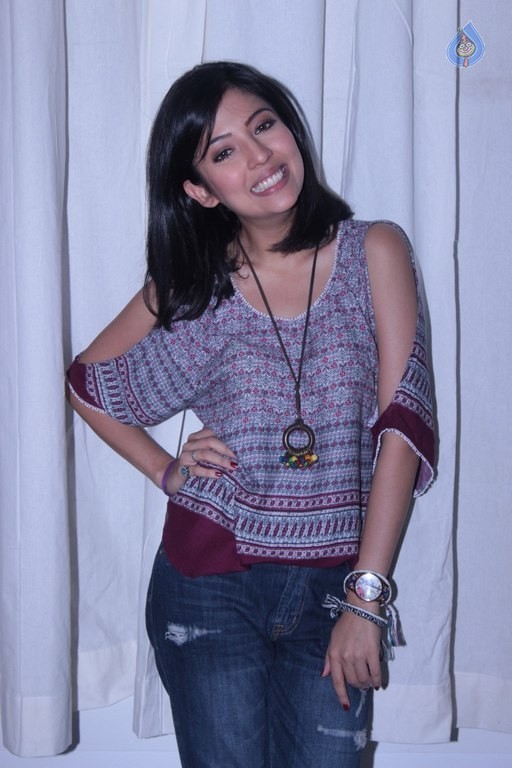 Himalaya Neem Face Wash Present Mtv Girls On Top - 10 / 38 photos
