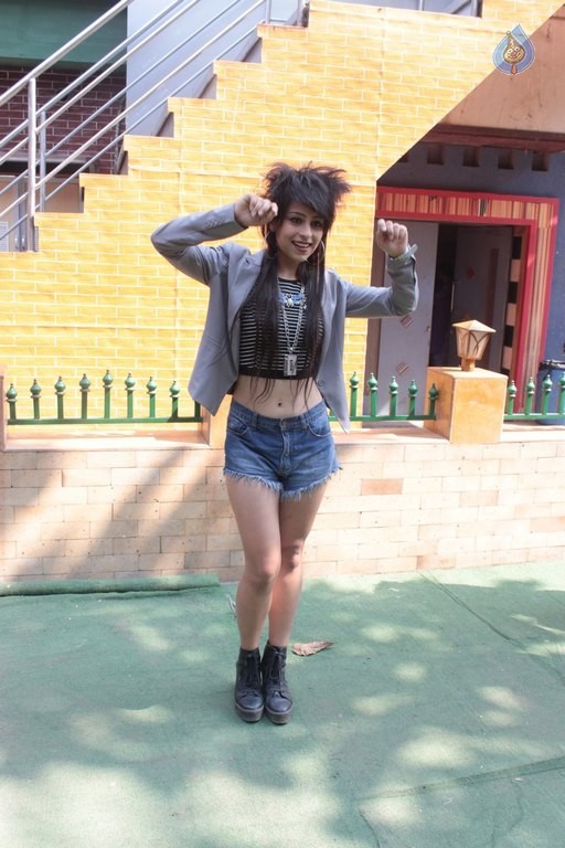 Himalaya Neem Face Wash Present Mtv Girls On Top - 23 / 38 photos
