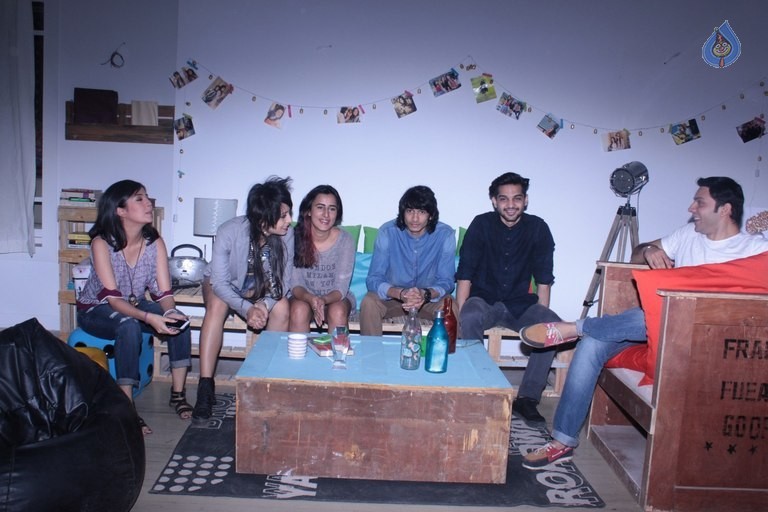 Himalaya Neem Face Wash Present Mtv Girls On Top - 24 / 38 photos