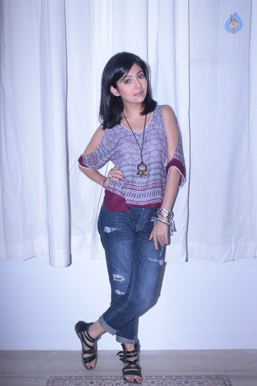 Himalaya Neem Face Wash Present Mtv Girls On Top - 29 / 38 photos