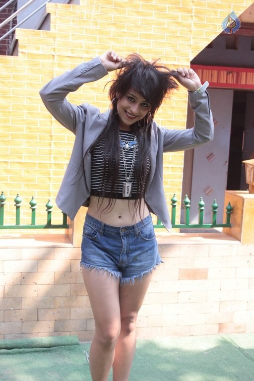 Himalaya Neem Face Wash Present Mtv Girls On Top - 34 / 38 photos