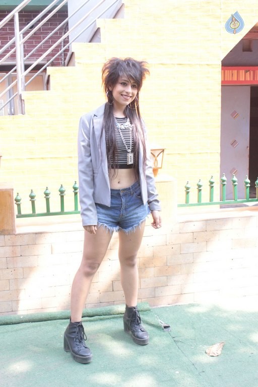 Himalaya Neem Face Wash Present Mtv Girls On Top - 36 / 38 photos