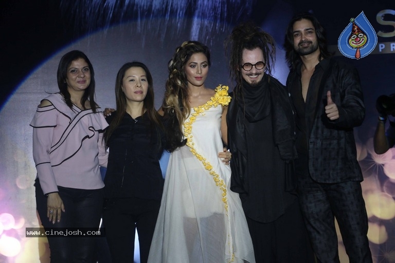 Hina Khan At Mega Hair Show Marigold By Streax Professional - 6 / 8 photos