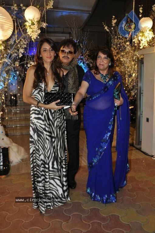 Hirthik Roshan Sister Bday Party - 11 / 24 photos