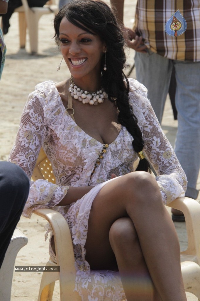 Hollywood Actress Judi Shekoni Spicy Shoot - 34 / 44 photos