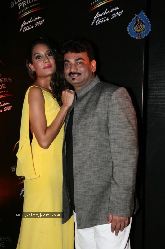 Hot Bolly Celebs at Blenders Pride Fashion Show 2010 - 32 / 65 photos