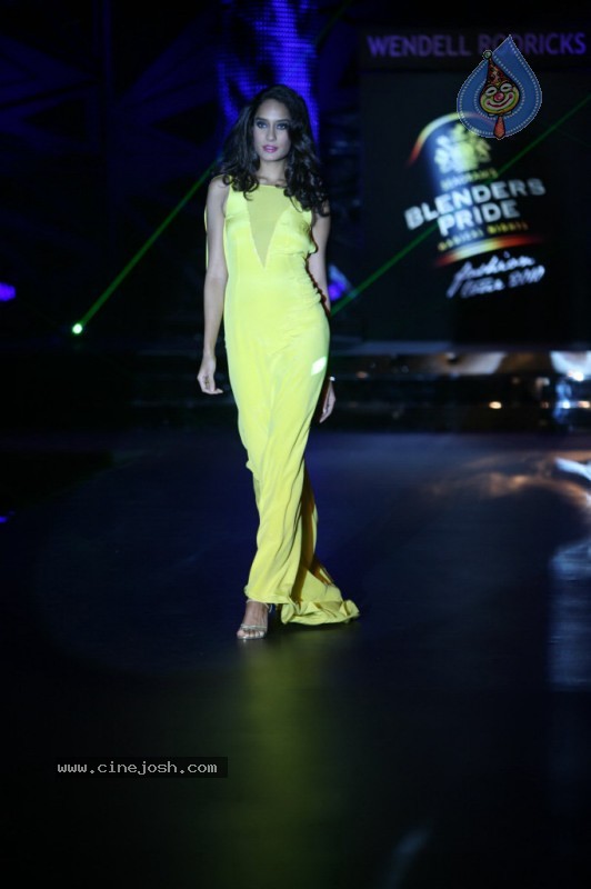 Hot Bolly Celebs at Blenders Pride Fashion Show 2010 - 34 / 65 photos