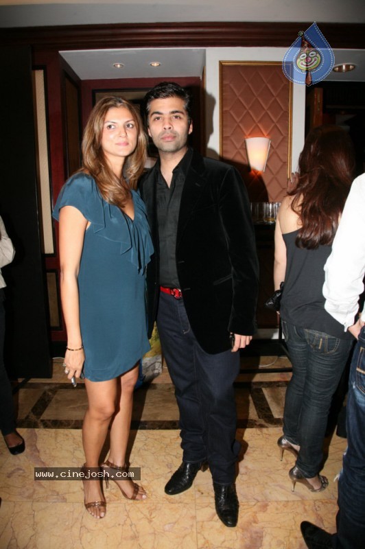 Hot Bolly Celebs at Blenders Pride Fashion Show 2010 - 45 / 65 photos
