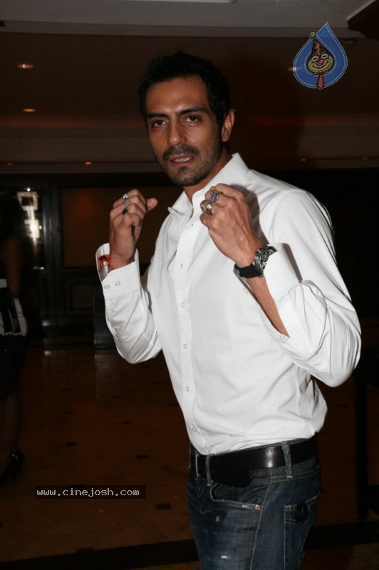 Hot Bolly Celebs at Blenders Pride Fashion Show 2010 - 49 / 65 photos