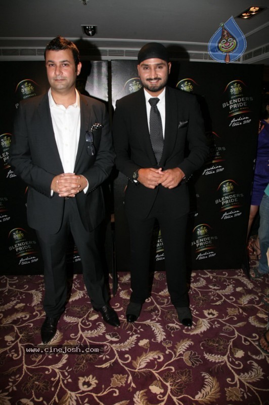 Hot Bolly Celebs at Blenders Pride Fashion Show 2010 - 57 / 65 photos