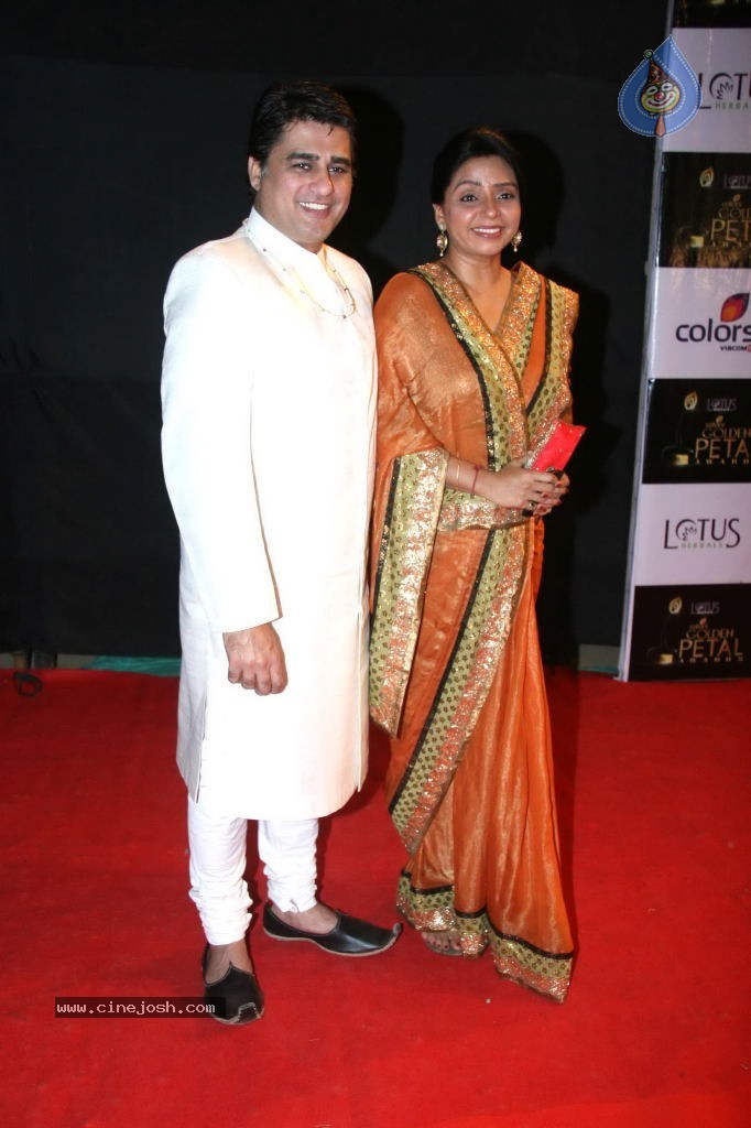 Hot Bolly Celebs at Colors Golden Petal Awards - 16 / 125 photos