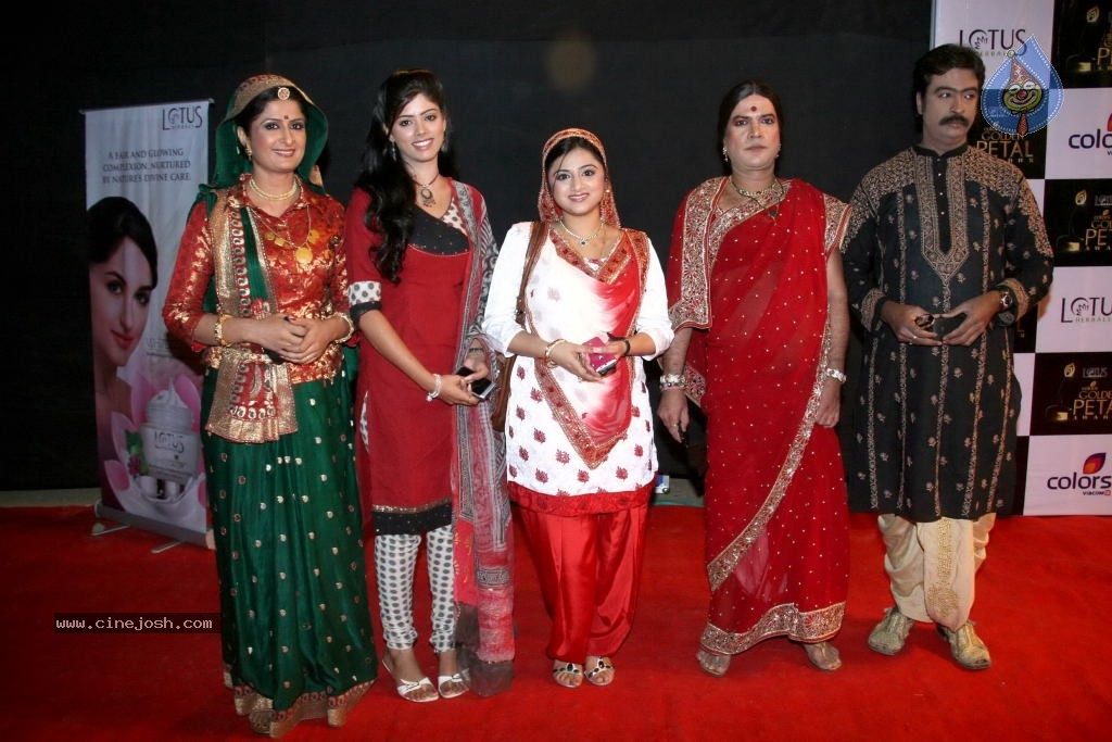 Hot Bolly Celebs at Colors Golden Petal Awards - 28 / 125 photos