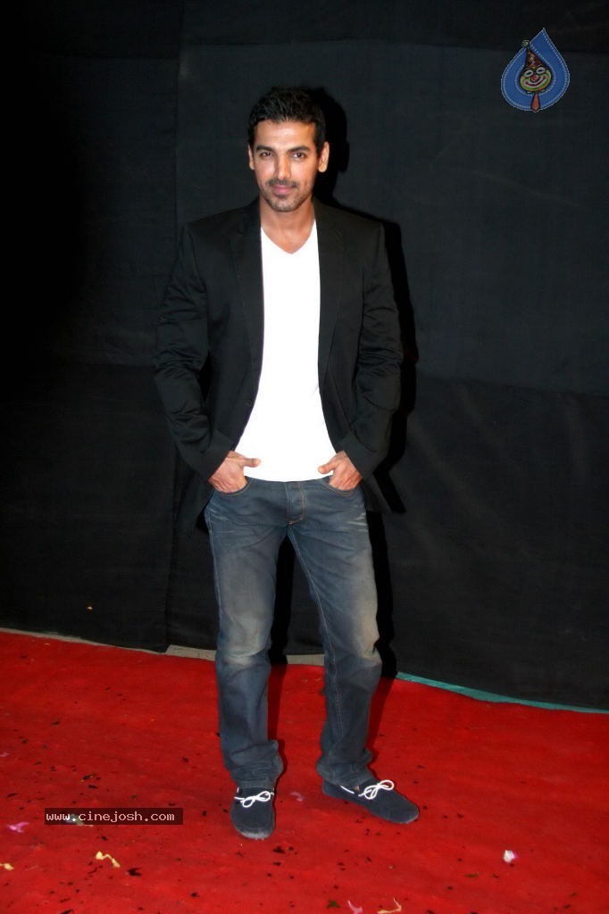 Hot Bolly Celebs at Colors Golden Petal Awards - 48 / 125 photos