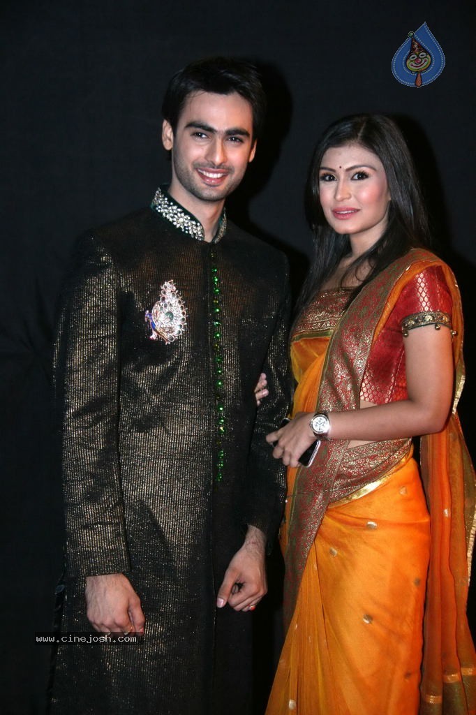 Hot Bolly Celebs at Colors Golden Petal Awards - 60 / 125 photos