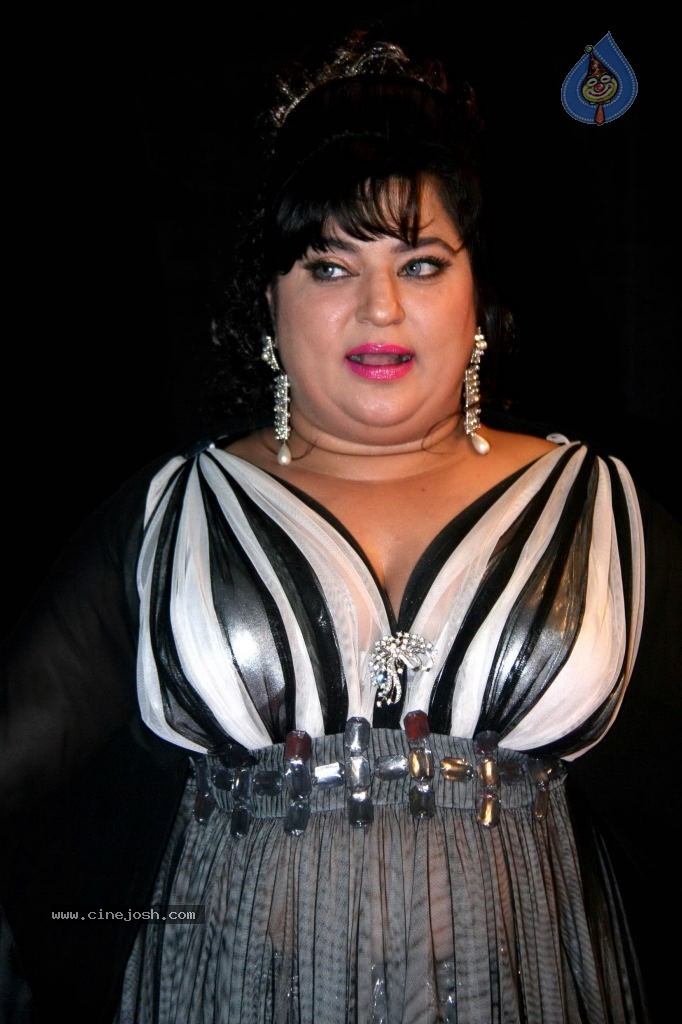 Hot Bolly Celebs at Colors Golden Petal Awards - 105 / 125 photos