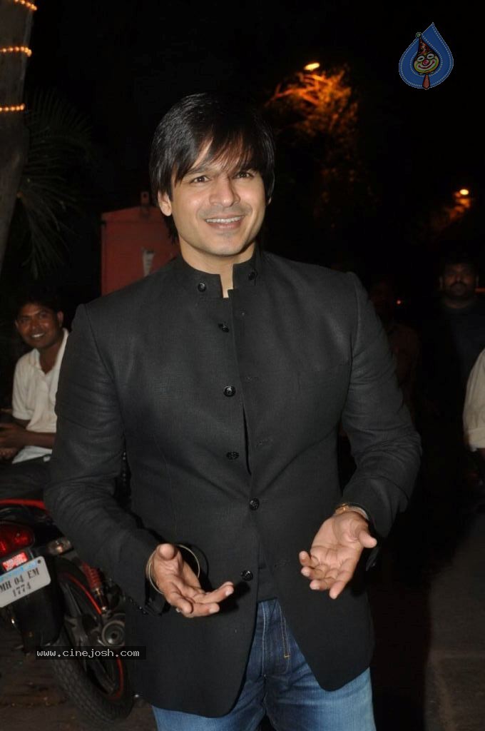 Hot Bolly Celebs at Ekta Kapoor Diwali Party - 15 / 86 photos