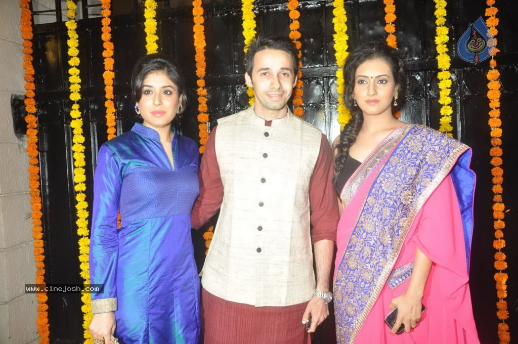 Hot Bolly Celebs at Ekta Kapoor Diwali Party - 23 / 86 photos