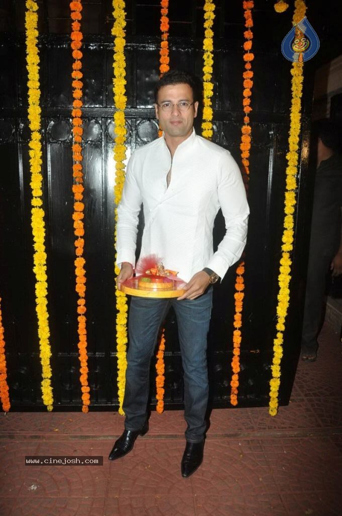 Hot Bolly Celebs at Ekta Kapoor Diwali Party - 61 / 86 photos