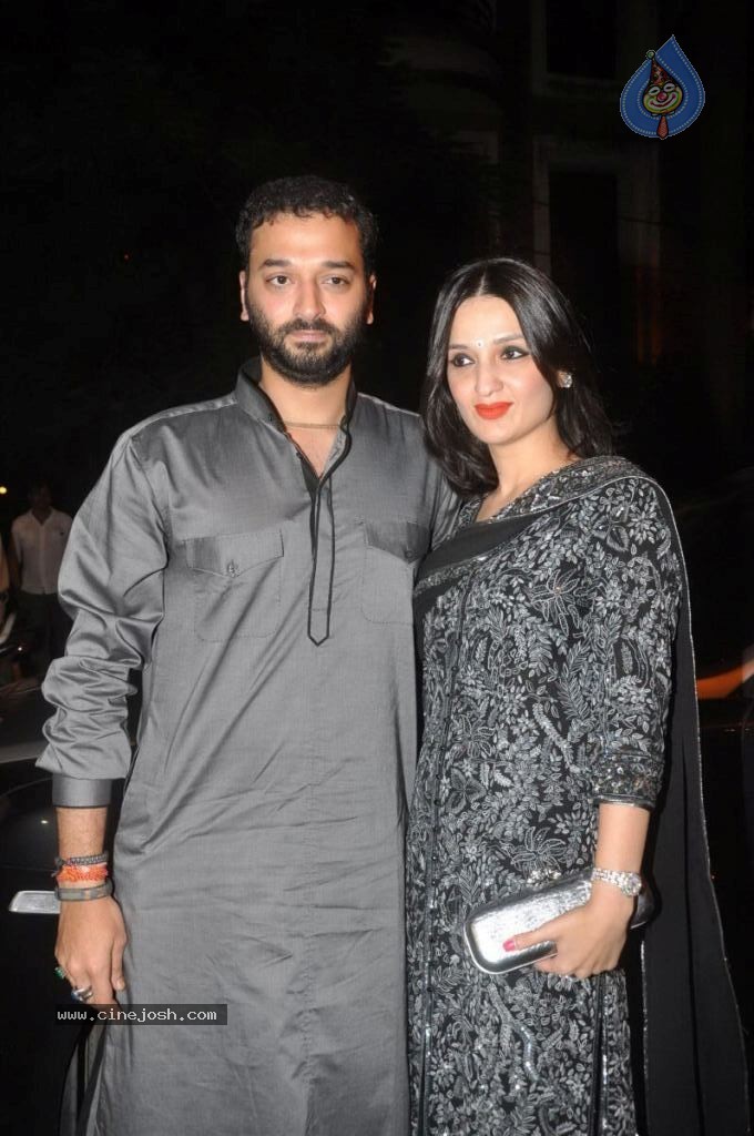 Hot Bolly Celebs at Ekta Kapoor Diwali Party - 65 / 86 photos