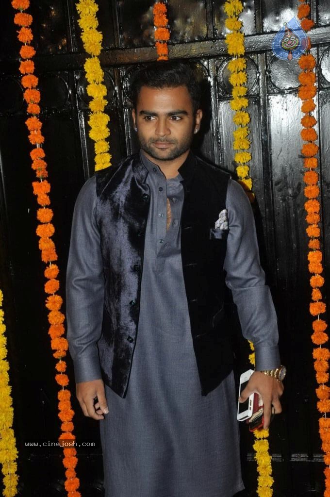 Hot Bolly Celebs at Ekta Kapoor Diwali Party - 77 / 86 photos