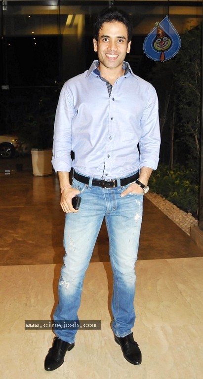 Hot Bolly Celebs at Farah Khan's House Warming Party - 17 / 95 photos