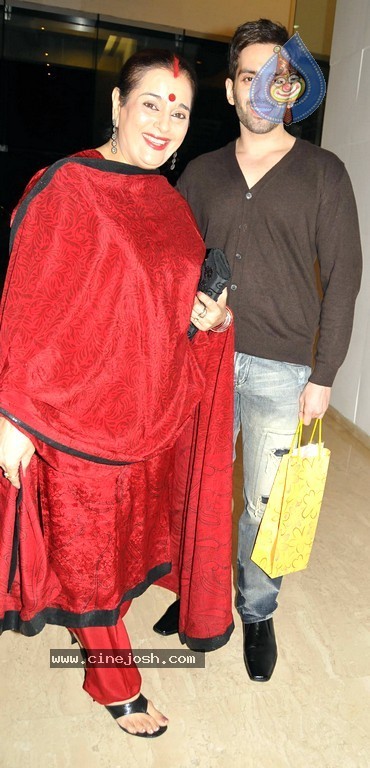 Hot Bolly Celebs at Farah Khan's House Warming Party - 72 / 95 photos