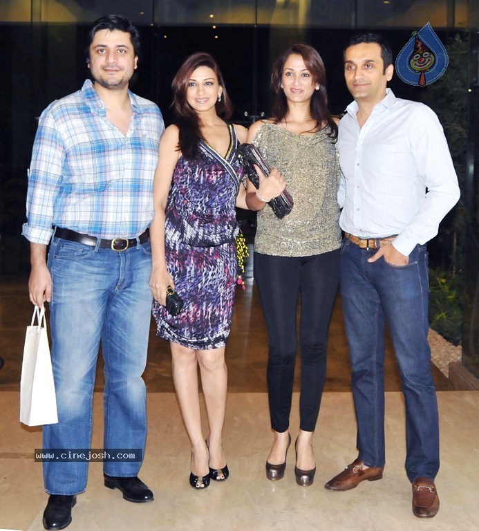 Hot Bolly Celebs at Farah Khan's House Warming Party - 86 / 95 photos