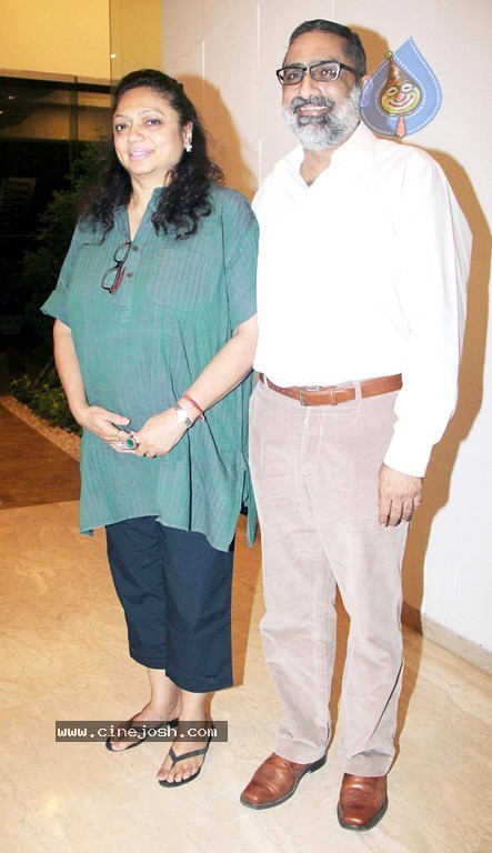 Hot Bolly Celebs at Farah Khan's House Warming Party - 93 / 95 photos