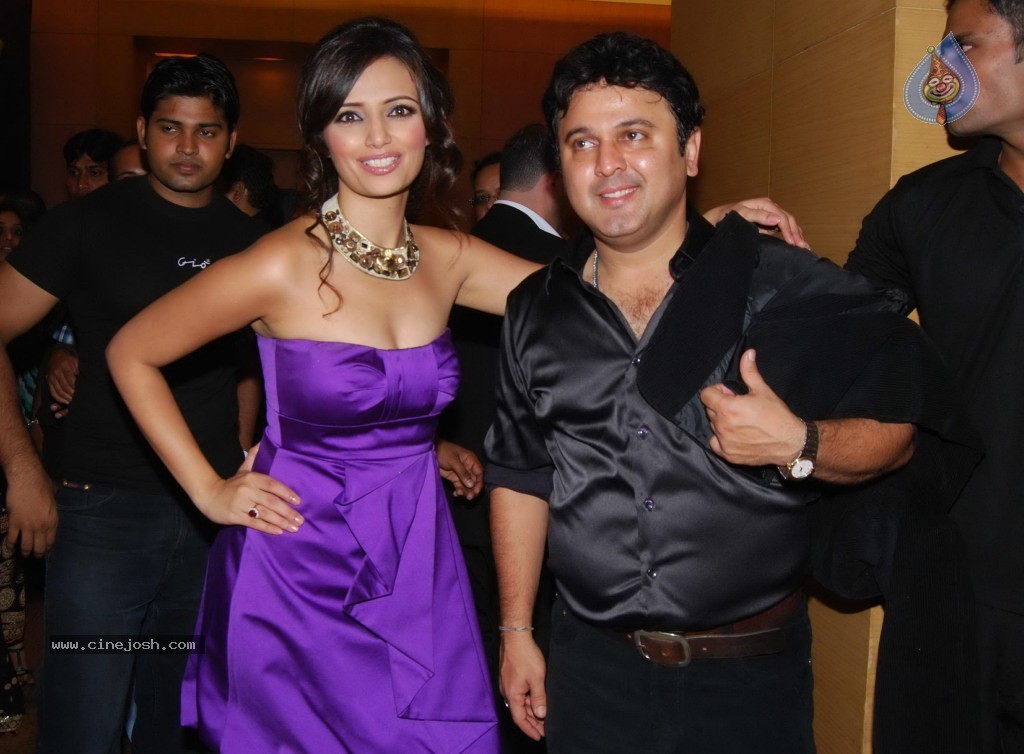 Hot Bolly Celebs at Gitanjali Bollywood Night - 27 / 170 photos