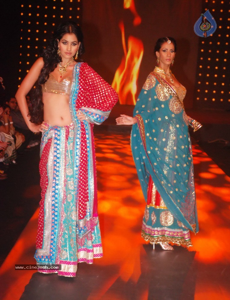 Hot Bolly Celebs at Gitanjali Bollywood Night - 33 / 170 photos