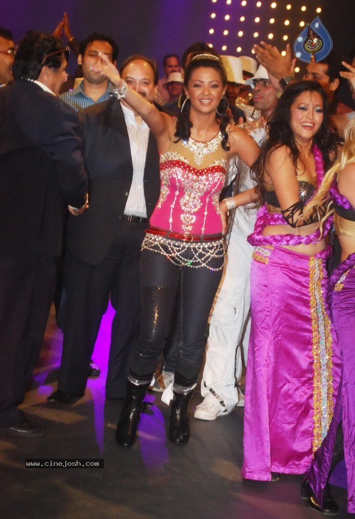 Hot Bolly Celebs at Gitanjali Bollywood Night - 36 / 170 photos