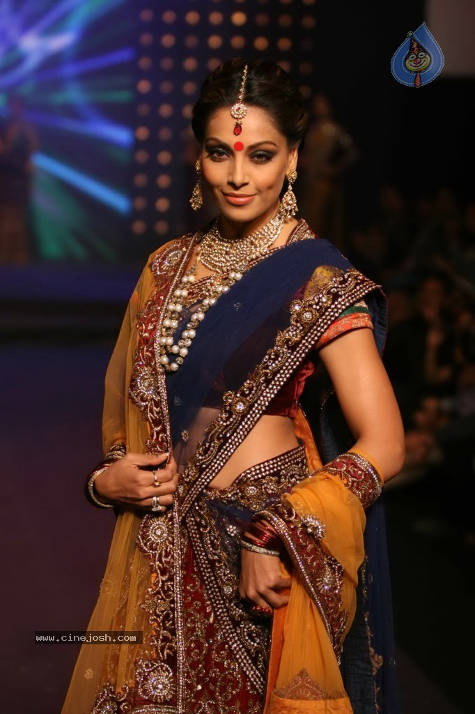 Hot Bolly Celebs at Gitanjali Bollywood Night - 81 / 170 photos