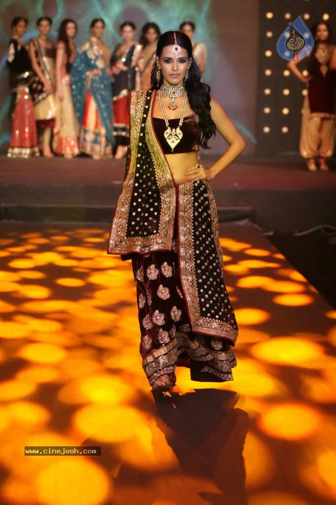 Hot Bolly Celebs at Gitanjali Bollywood Night - 101 / 170 photos