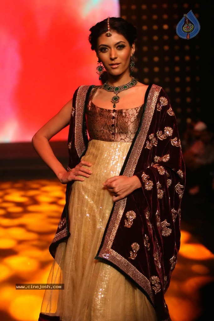 Hot Bolly Celebs at Gitanjali Bollywood Night - 147 / 170 photos