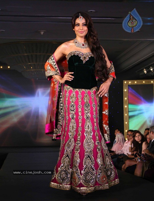 Hot Bolly Celebs at Gitanjali Ticket to Bollywood Event - 15 / 98 photos