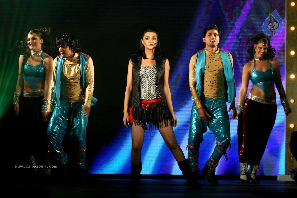 Hot Bolly Celebs at Gitanjali Ticket to Bollywood Event - 70 / 98 photos