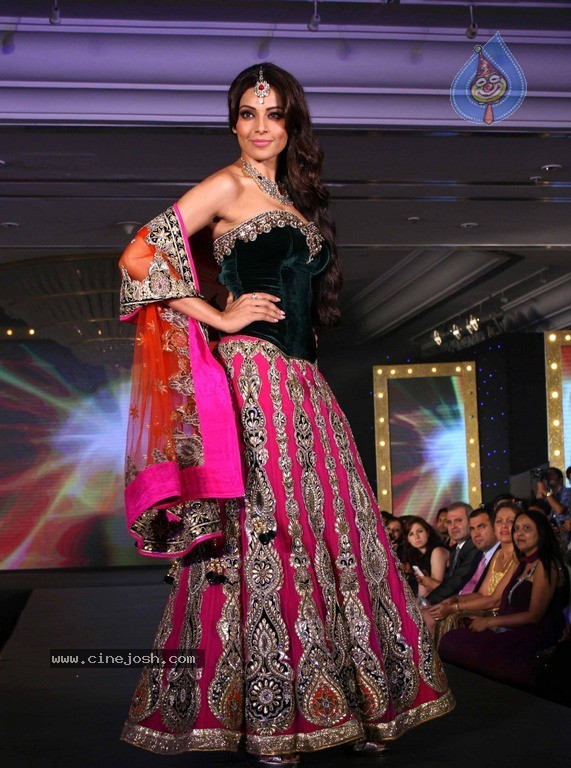 Hot Bolly Celebs at Gitanjali Ticket to Bollywood Event - 73 / 98 photos