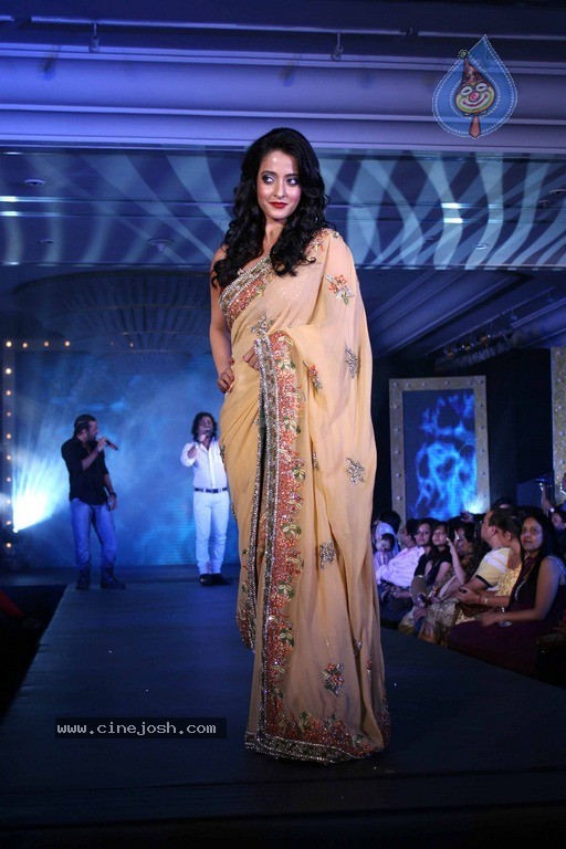 Hot Bolly Celebs at Gitanjali Ticket to Bollywood Event - 80 / 98 photos