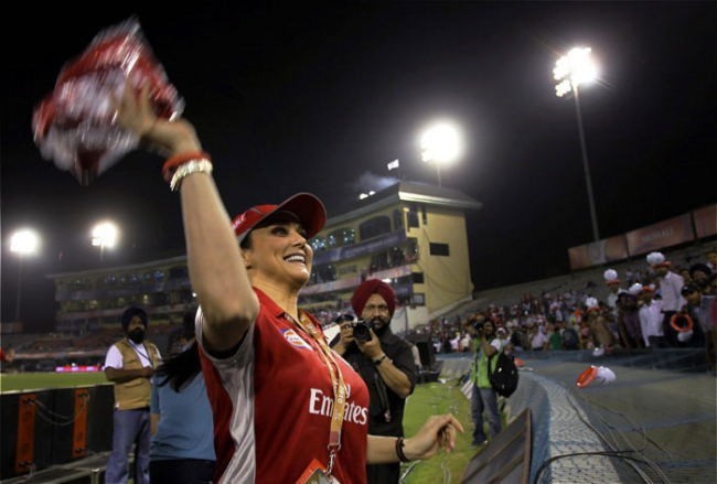 Hot Bolly Celebs at IPL - 22 / 48 photos