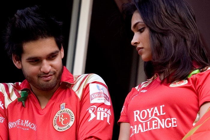 Hot Bolly Celebs at IPL - 44 / 48 photos