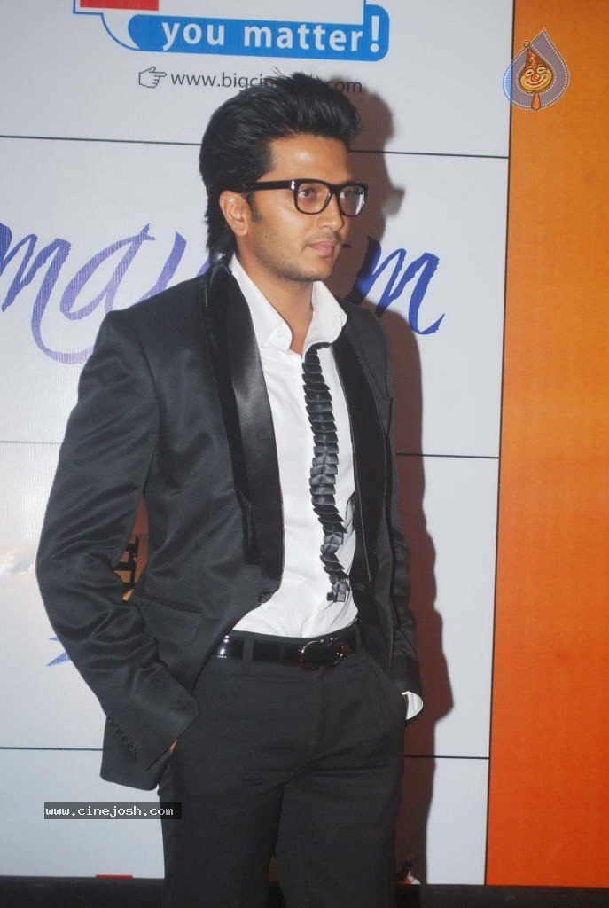 Hot Bolly Celebs at Mausam Premiere - 4 / 112 photos