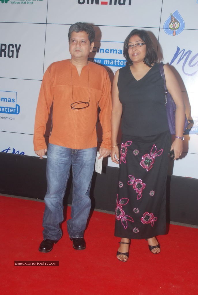 Hot Bolly Celebs at Mausam Premiere - 50 / 112 photos
