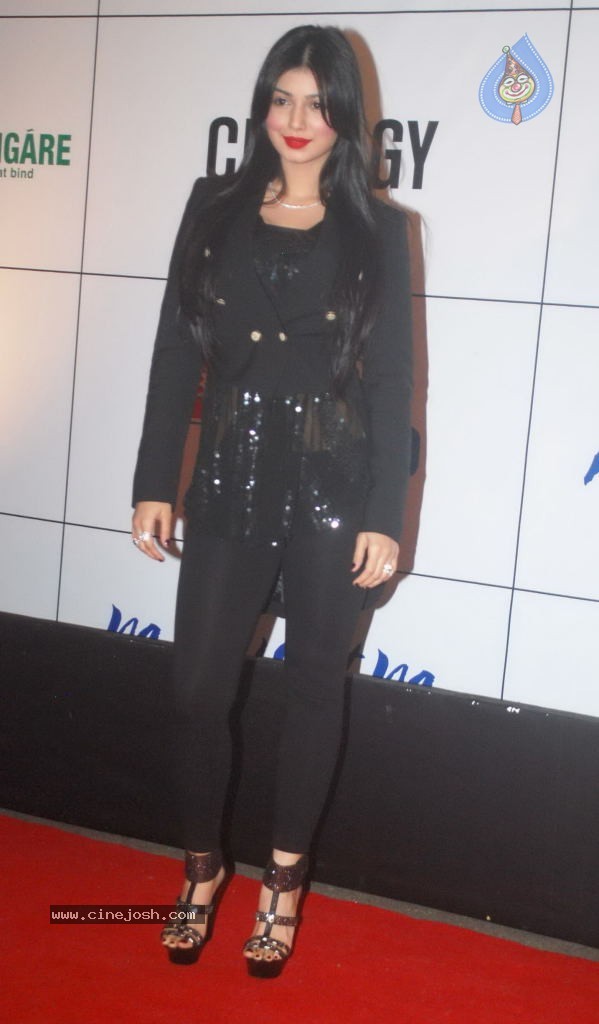 Hot Bolly Celebs at Mausam Premiere - 59 / 112 photos