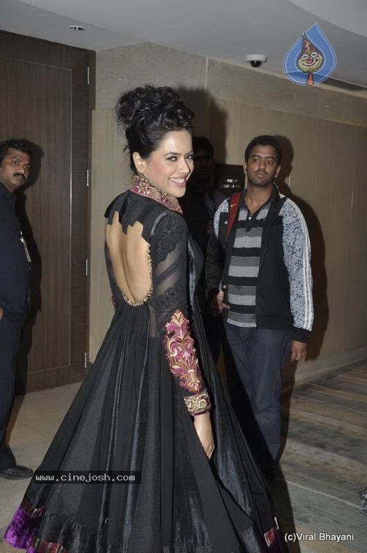Hot Bolly Celebs at Mijwan Show - 49 / 152 photos