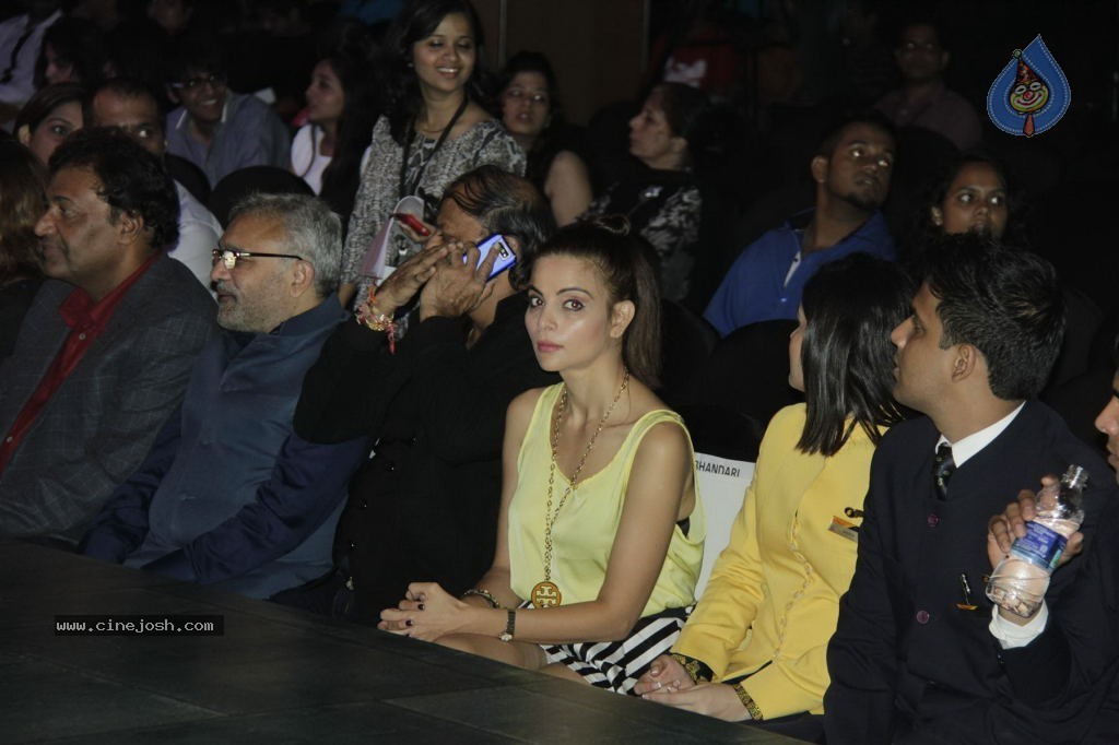 Hot Bolly Celebs at Mijwan Welfare Society Fashion Show - 22 / 131 photos