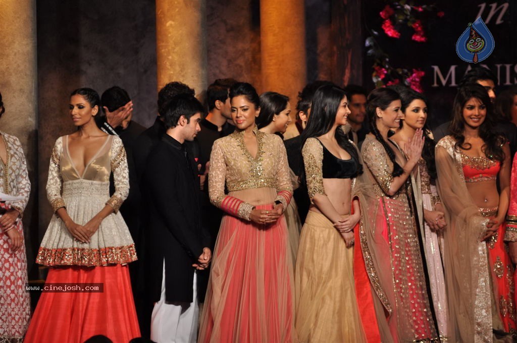 Hot Bolly Celebs at Mijwan Welfare Society Fashion Show - 23 / 131 photos