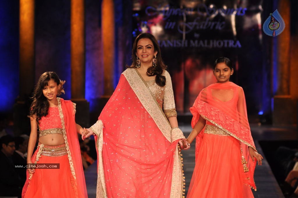 Hot Bolly Celebs at Mijwan Welfare Society Fashion Show - 24 / 131 photos