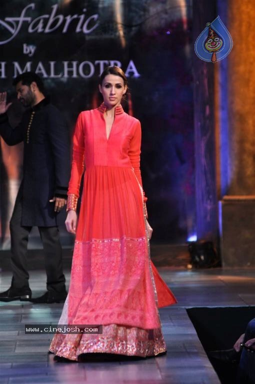 Hot Bolly Celebs at Mijwan Welfare Society Fashion Show - 25 / 131 photos